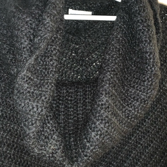Soft wool sweater - Picture 2 of 7